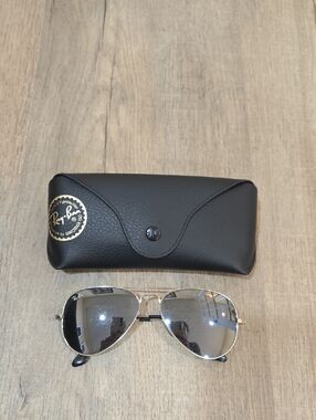 Ray-Ban Aviator Sunglasses!!